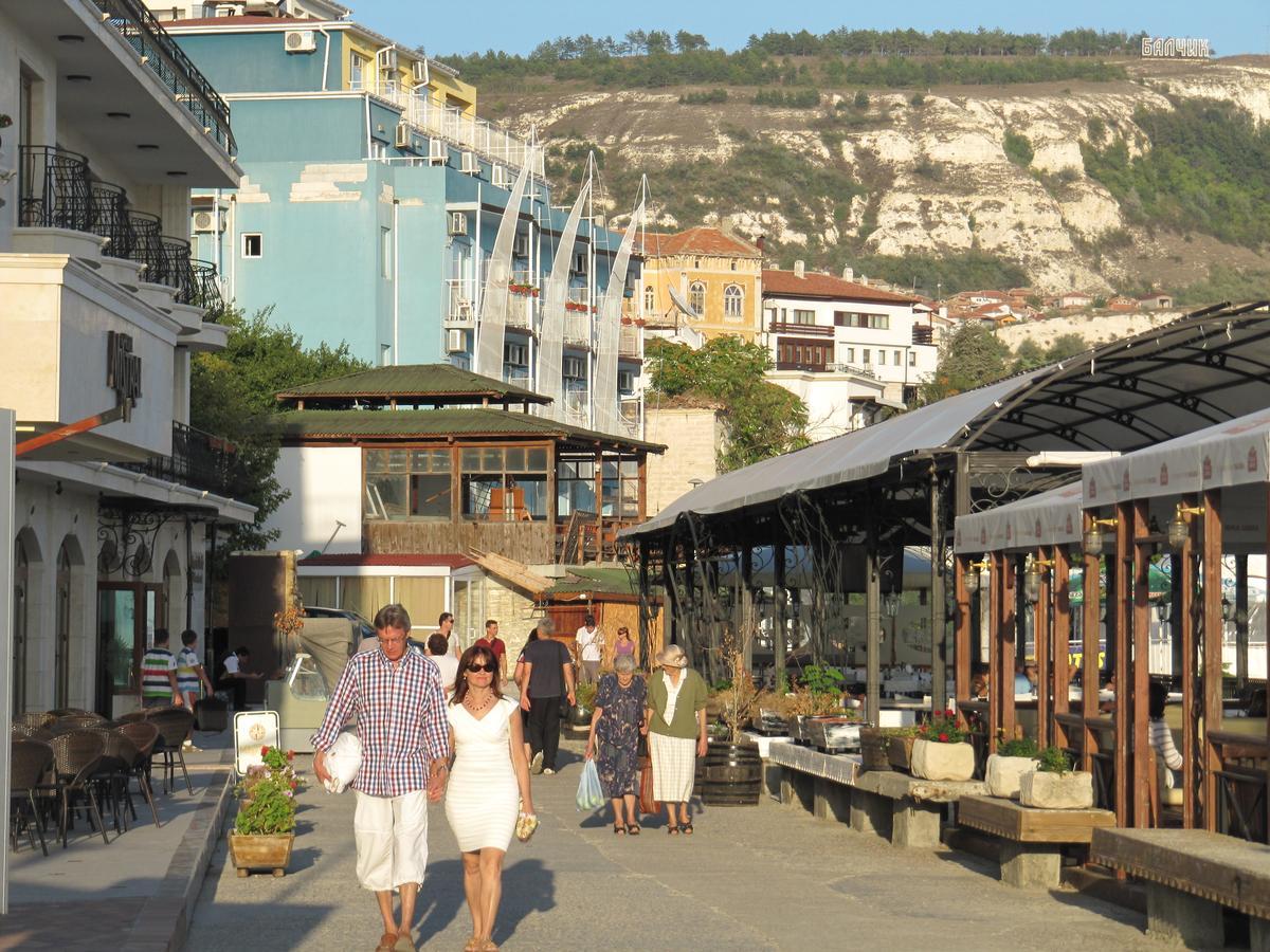 Marina City Aparthotel Balchik Exterior photo