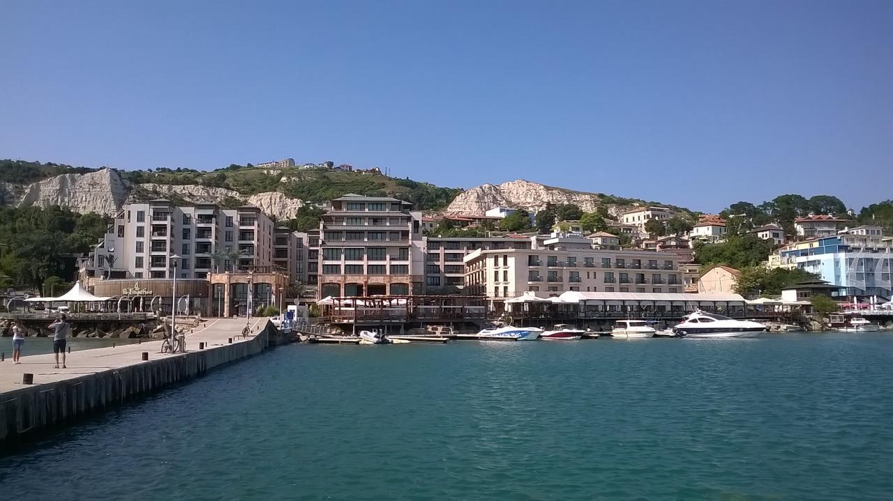 Marina City Aparthotel Balchik Exterior photo